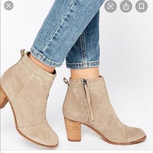 TOMS Lunata Bootie taupe suede